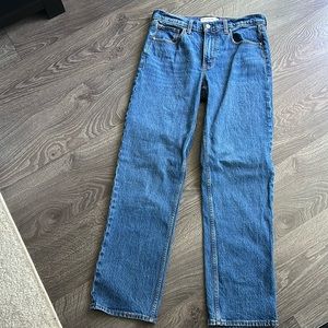 Mid Rise 90s Straight Jean